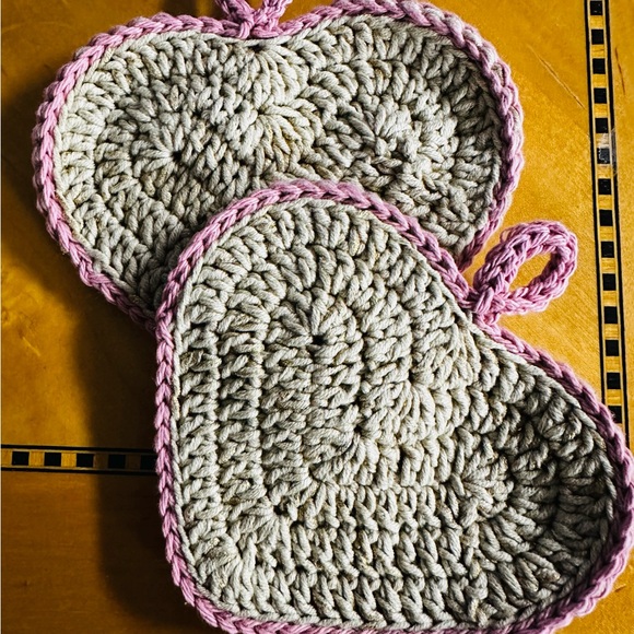 Mini Crocheted Heart Potholders, Kitchen Decor - Picture 5 of 8